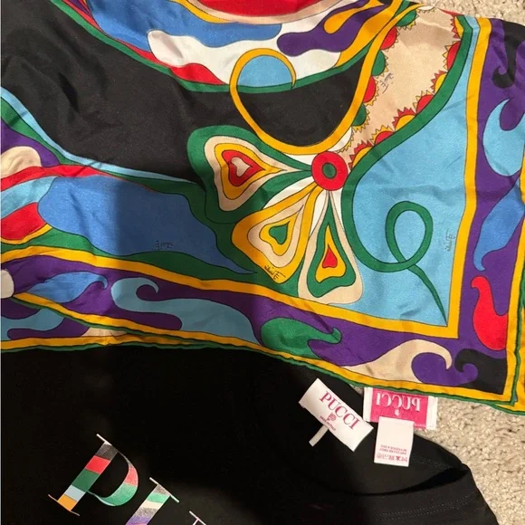 Emilio Pucci Black Graphic T-Shirt w/ scarf - Picture 3 of 3